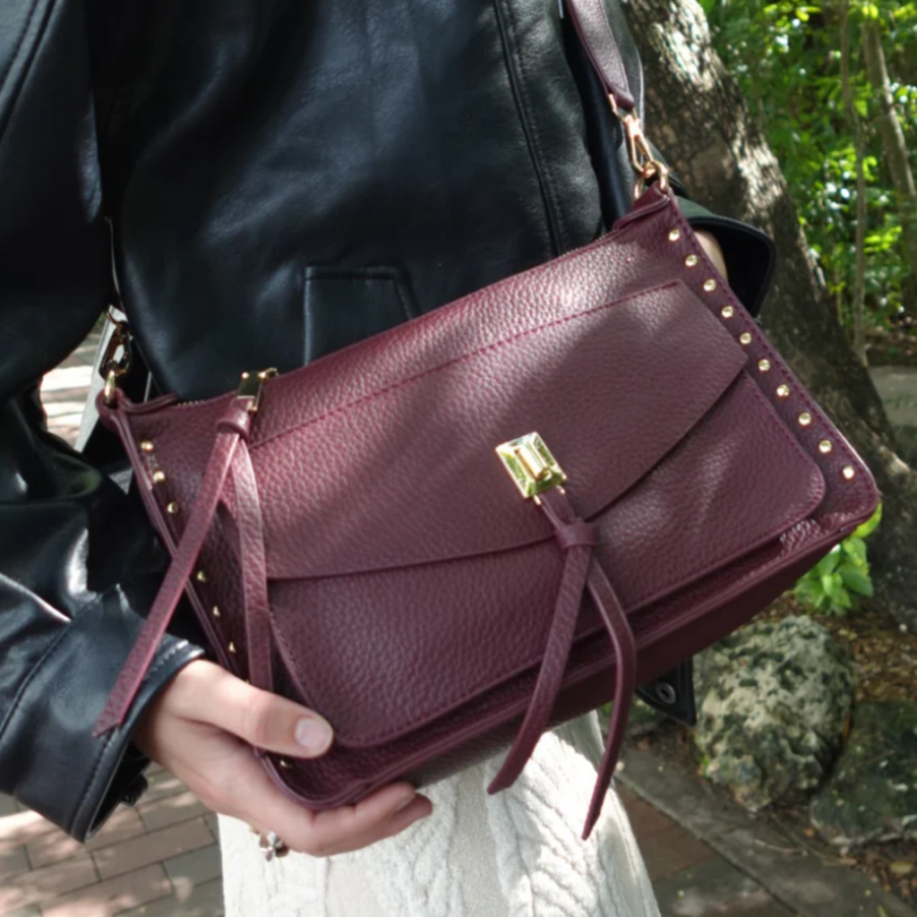 Cartera con Tachones Metalicos Doble Correa